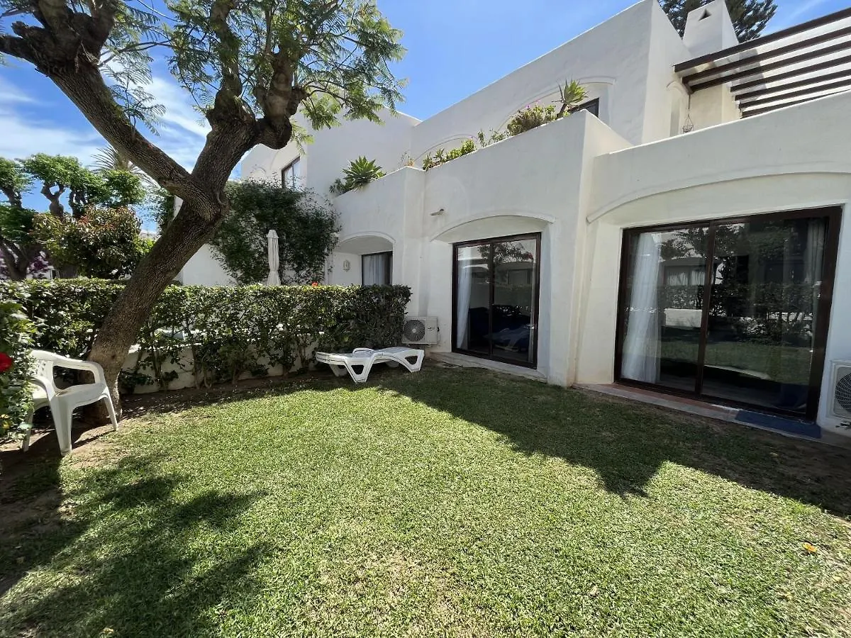 Apartment Estepona - Playa - 2 Dormitorios Con Amplio Jardin Privado Pa24