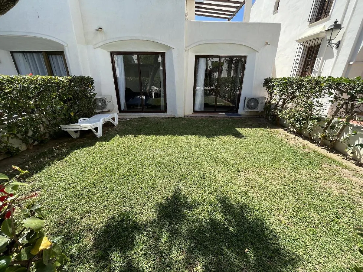 Apartment Estepona - Playa - 2 Dormitorios Con Amplio Jardin Privado Pa24