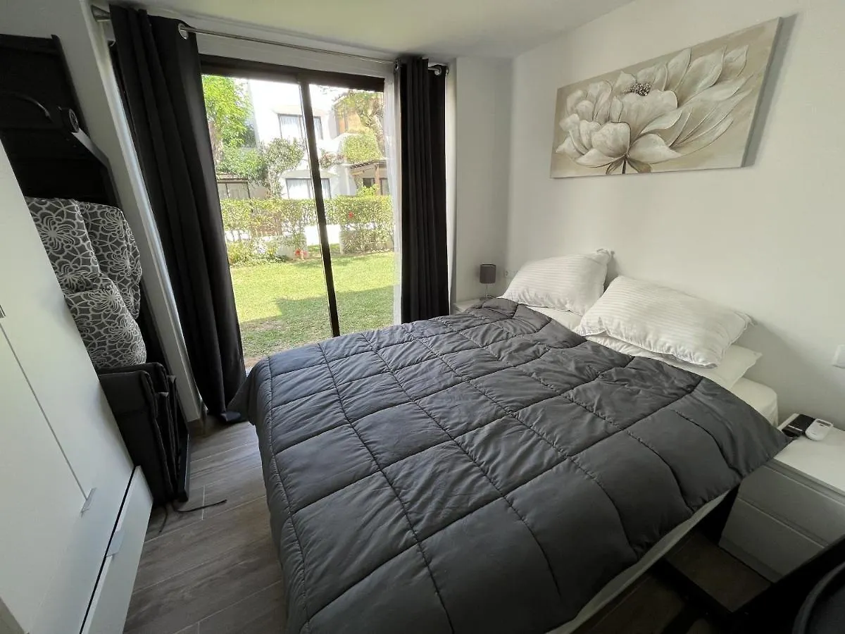 Apartment Estepona - Playa - 2 Dormitorios Con Amplio Jardin Privado Pa24