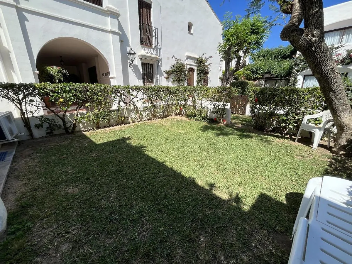 Estepona - Playa - 2 Dormitorios Con Amplio Jardin Privado Pa24