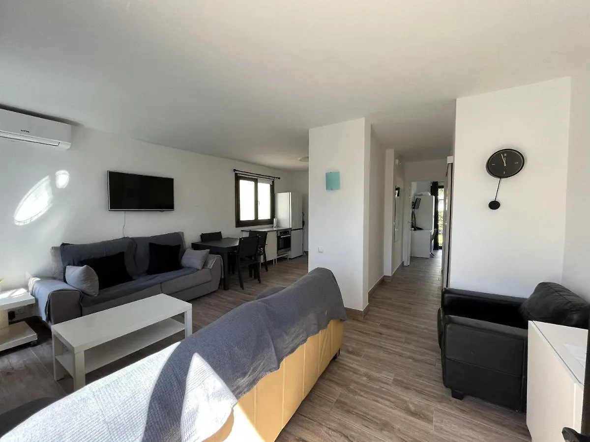 Estepona - Playa - 2 Dormitorios Con Amplio Jardin Privado Pa24 0*,  스페인